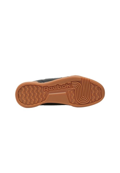 Reebok WORKOUT UNISEX - Training shoe - black gum gold met — photo 4