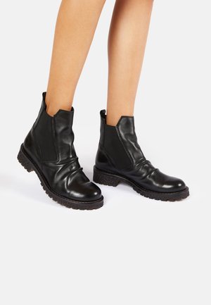 Stiefelette - black