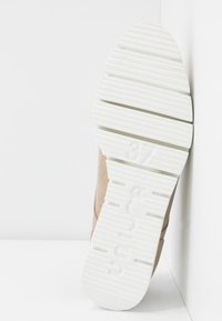 Unisa Stringate - beige