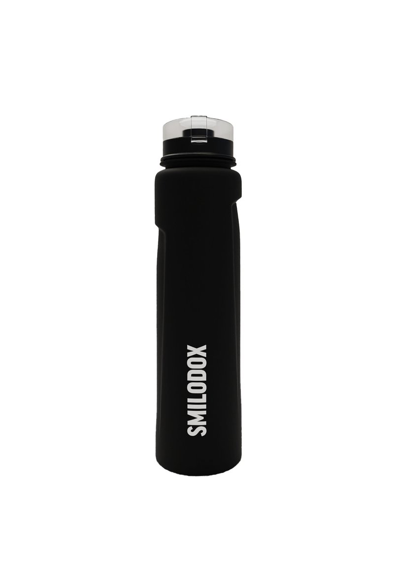 Schwarze Edelstahl-Trinkflasche mit mattem Finish, zylindrischer Form, weiter Öffnung und einem transparenten Plastikdeckel. Text "SMILODOX" in Weiß.