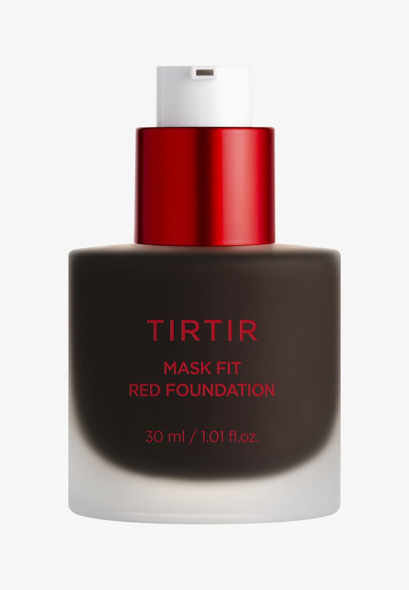 Fond de teint TIRTIR Mask Fit Rouge dans un flacon en verre foncé avec une pompe blanche et un capuchon en métal rouge, étiqueté avec du texte blanc et rouge. 30 ml.