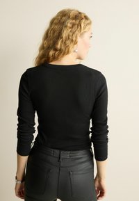 Next HENLEY BUTTON STANDARD - Bluză cu mânecă lungă - black