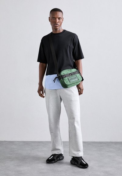 MOSCHINO BORSA TRACOLLA - Cross body bag - fantasia verde