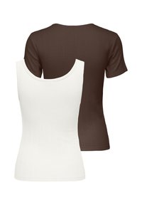 Haut blanc sans manches et chemise en tricot marron à manches courtes montrés de dos avec des motifs texturés verticaux subtils.