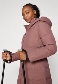 Patagonia JACKSON GLACIER PARKA - Pūkinis paltas - dulse mauve