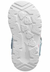 Bílá gumová podrážka s texturovaným vzorem pro lepší přilnavost, s hravými motivy jahod a s velkým drážkováním pro flexibilitu.