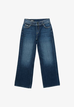 Jeans a gamba larga di colore blu scuro con vita borchiata, tasche frontali e chiusura con bottoni, stesi su uno sfondo bianco.