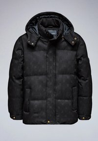 Svart vadderad jacka med huva, prydd med ett subtilt präglat mönster, guldfärgad hårdvara och sidofickor. Fodrad insida.