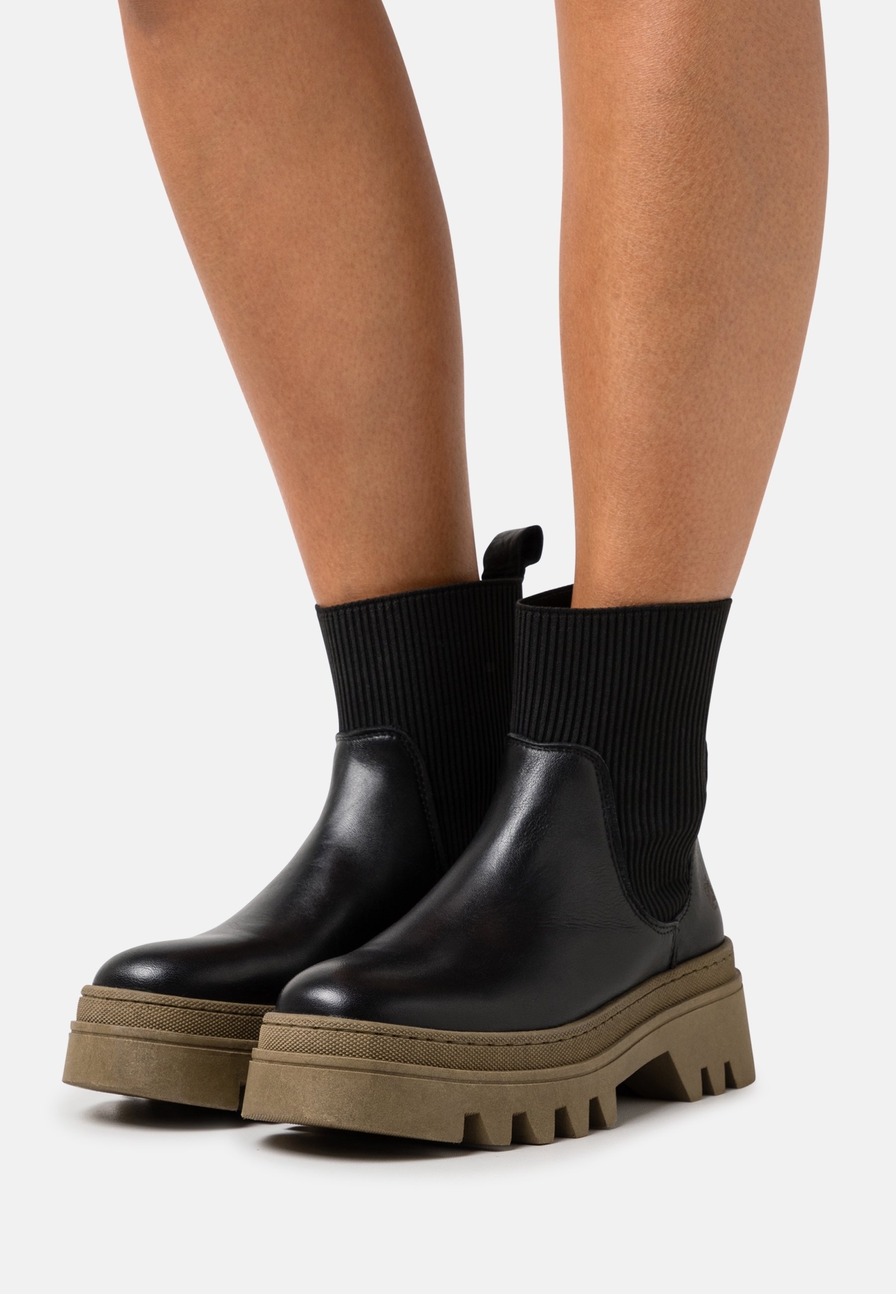 Apple of Eden Enkellaarsjes met plateauzool black/zwart (Pre