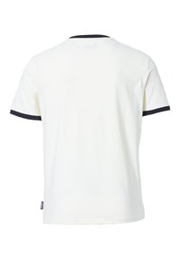 Camiseta blanca de manga corta con ribete azul marino en el cuello y las mangas, hecha de tejido ligero, con un corte recto y un diseño minimalista.