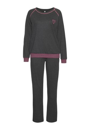 Dunkelgraues Loungewear-Set, bestehend aus einem Langarmoberteil mit pinkem Herzdetail und gestreiften Bündchen, kombiniert mit passenden Hosen. Sanfte Textur.