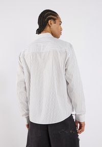 Thumbnail Image 4
