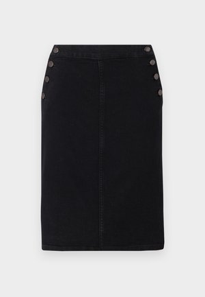 Jupe crayon en denim noir avec une silhouette droite, dotée de grandes boutons décoratifs sur le côté gauche et d'un détail de couture à l'avant.