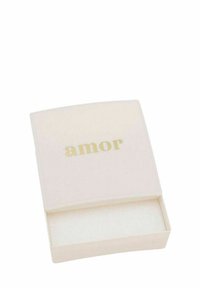 Caja rectangular de color rosa pálido con una tapa curvada. Texto "amor" en dorado en la parte superior. La caja abierta revela un interior suave y blanco.