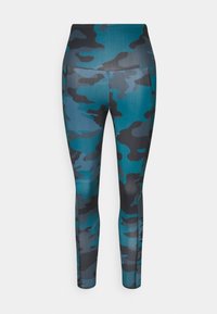 Legíny s vysokým pasem s modro-černým camouflage vzorem. Vyrobené z pružného materiálu s hladkým povrchem a tapered střihem.