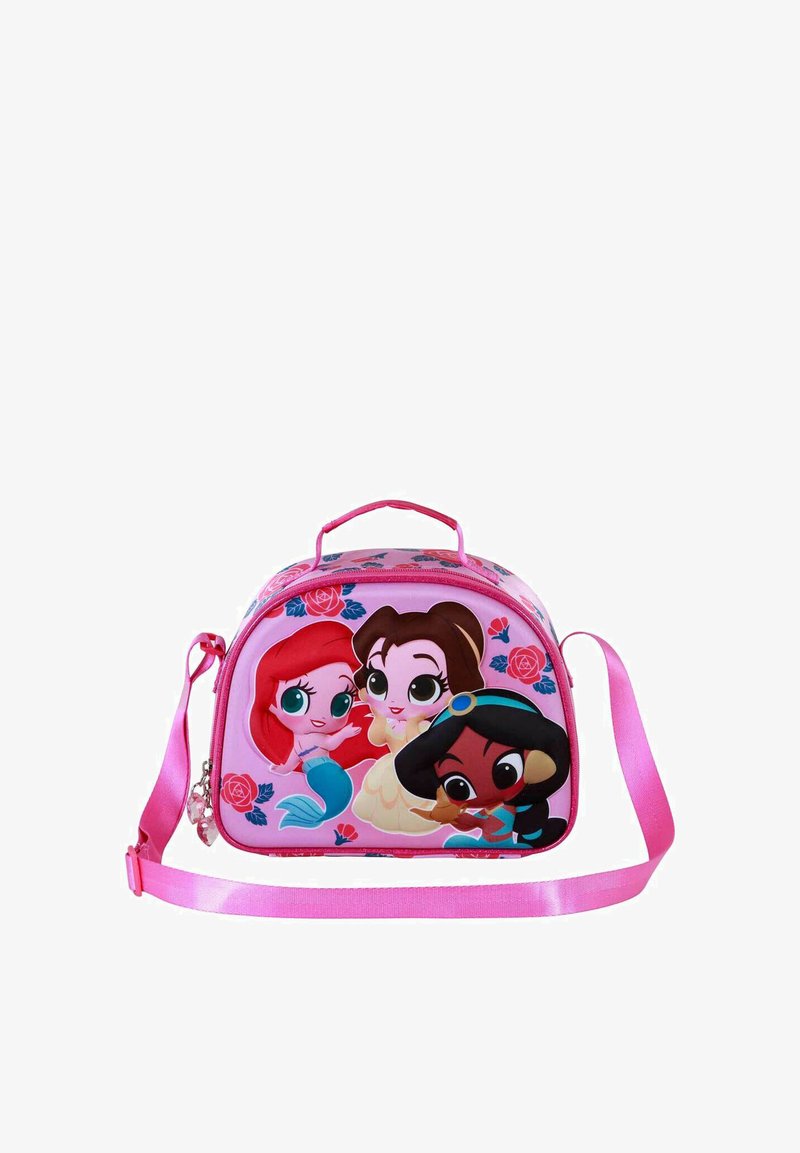 Sac à lunch isotherme rose avec des personnages de dessins animés représentant trois princesses sur le devant, doté d'une sangle rose, d'une fermeture éclair et d'accents floraux.
