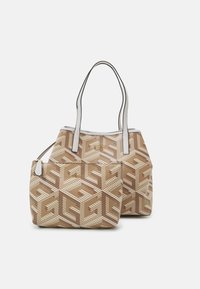Braune gemusterte Tragetasche mit weißen Akzenten und zwei Griffen, die ein geometrisches Design aufweist. Beinhaltet eine kleinere passende Tasche.