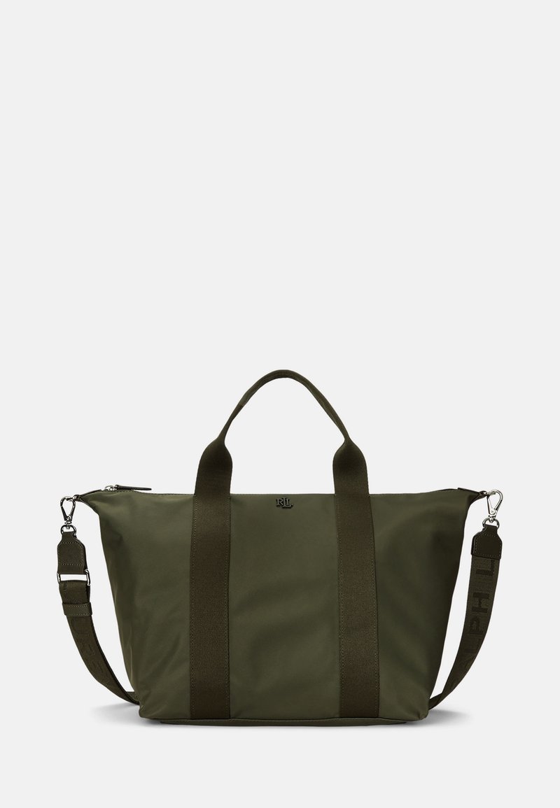 Grand sac fourre-tout vert foncé avec deux poignées et une bandoulière ajustable, sur un fond clair uni.