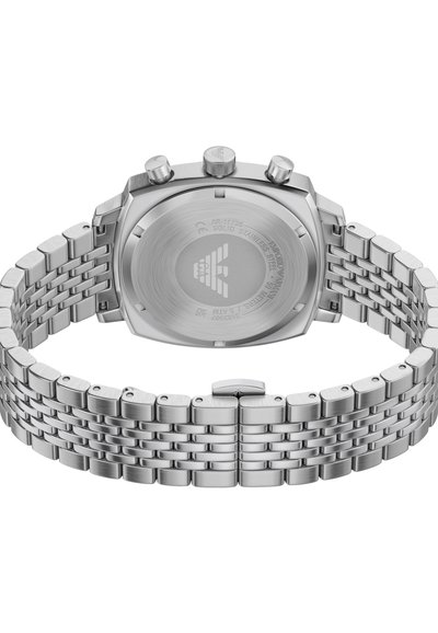 Silberne Armbanduhr aus Edelstahl mit einem Gliederarmband, die die gravierte Rückseite und drei Einstelltasten vor weißem Hintergrund zeigt.