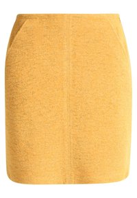 Jupe mini en tissu jaune avec une texture douce, dotée de poches latérales et d'une coupe droite, conçue avec des coutures minimales pour une finition épurée.