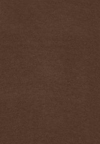 Tissu marron uni texturé avec un motif de tricot serré couvrant toute la surface visible.