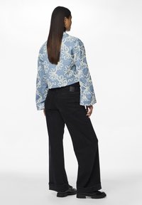 Pieces PCLIBBEY SHIRT JACKET  - Jakna iz džinsa - medium blue denim