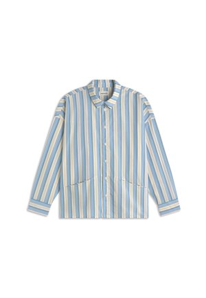 Chemise à manches longues avec rayures verticales bleues, blanches et beiges, petit col, posée à plat sur un fond blanc.