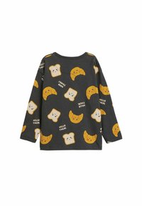 Graues Langarmshirt mit einem verspielten Muster aus gelben Grafiken von Brot und Croissants mit lächelnden Gesichtern und Textakzenten.
