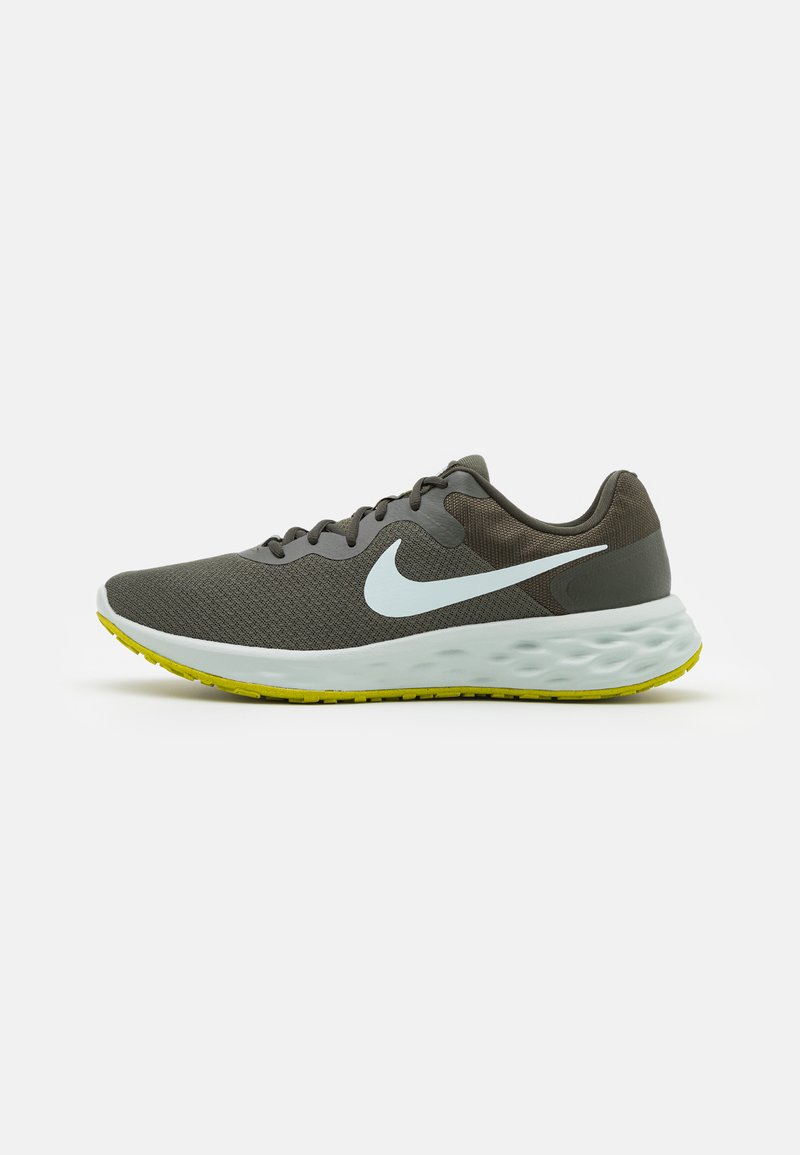 Nike Performance NIKE REVOLUTION 6 - Bėgimo batai plentui - cargo khaki/glacier blue/sequoia/light silver/yellow strike