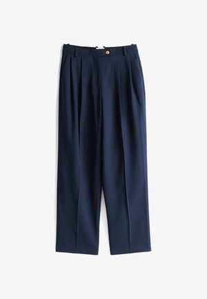 Pantaloni navy realizzati in tessuto leggero, con vita alta, pieghe frontali, tasche laterali e chiusura con un singolo bottone.