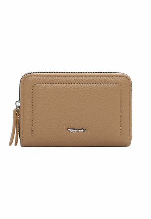 Beige tekstureret læderpung med lynlås hele vejen rundt, udvendig syet lomme og lille metallisk logo midt på forsiden.