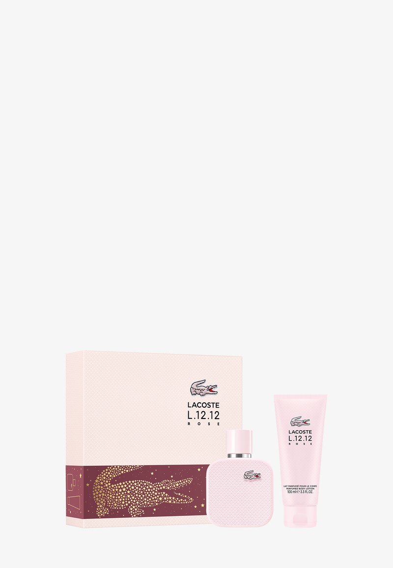 Lacoste L.12.12 Rose duftgavesett med rosa teksturert parfymeflaske, matchende lotiontube og stjernemønstret eske.