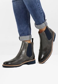 Melvin & Hamilton SELINA 6 - Botas clássicas de cano curto - brown