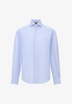 Hellblaues Langarmhemd mit spitzem Kragen, vertikal gestreiftem Muster und weißen Knöpfen. Stoff aus Baumwollmischung, glatte Textur.
