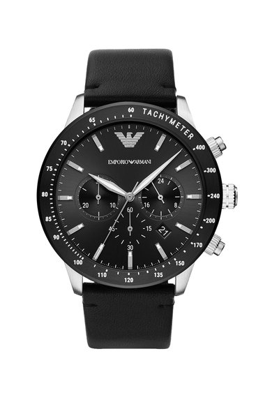 Czarny zegarek na rękę Emporio Armani z skórzanym paskiem, trzema tarczkami pomocniczymi, bezelem z tachymetrem, srebrnymi wskazówkami oraz datownikiem na godzinie 4.