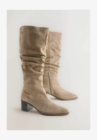 Niet geselecteerd, new taupe brown suede