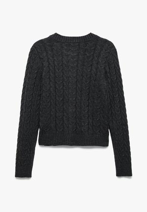 Donkergrijze kabelgebreide trui met lange mouwen en geribbelde manchetten, zoom en halslijn, vanuit de achterkant weergegeven op een witte achtergrond.