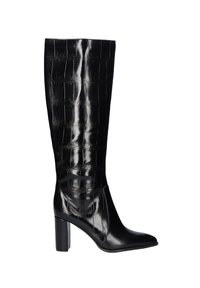 Botas negras hasta la rodilla, hechas de material sintético brillante, con un patrón de piel de cocodrilo, punta afilada y tacón grueso.