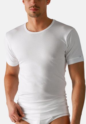 Witte korte mouwen t-shirt gemaakt van katoen, met een ronde halslijn en een aansluitend ontwerp. Gladde textuur zonder zichtbare patronen of graphics.