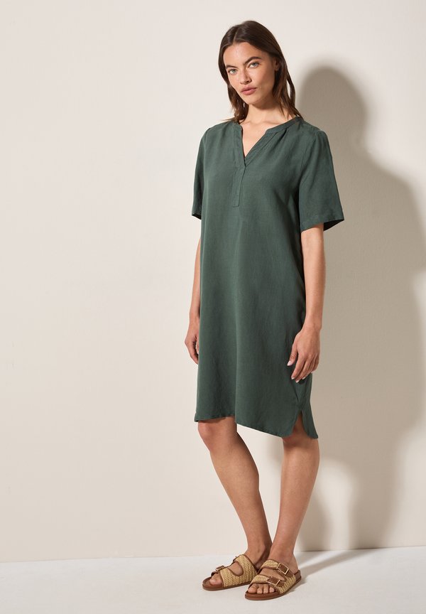 SPLIT NECK - Freizeitkleid - grün