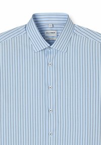Lichtblauw overhemd met witte, marineblauwe en zwarte verticale strepen, een knoopsluiting aan de voorkant en een klassieke puntkraag.