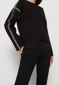 YAS Strickpullover - black