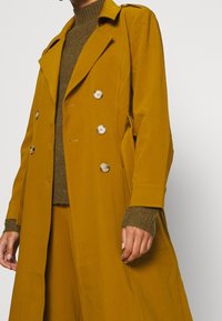 mbyM Neule - olive
