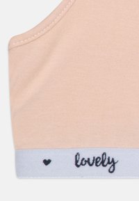 Hladký bralet z broskyňovej látky. Biele elastické pásky so textom "lovely" a malým srdiečkom.