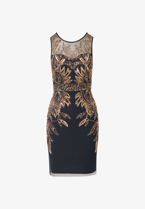 Czarna sukienka koktajlowa bez rękawów z przezroczystym dekoltem, ozdobiona złotymi cekinowymi kwiatowymi wzorami i dopasowaną talią.