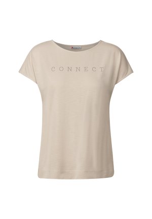 Camiseta beige de manga corta con cuello redondo, que presenta la palabra "CONNECT" con detalles de tachuelas en el pecho. Textura suave.
