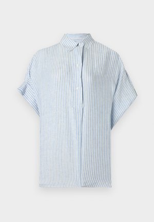 Chemise à manches courtes à rayures verticales bleu clair et blanches avec col et boutons, présentée à plat sur un fond blanc.