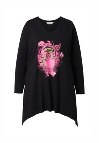 Tunique noire à manches longues avec un col en V, présentant un imprimé graphique de tigre rose et vert au centre et un ourlet asymétrique.