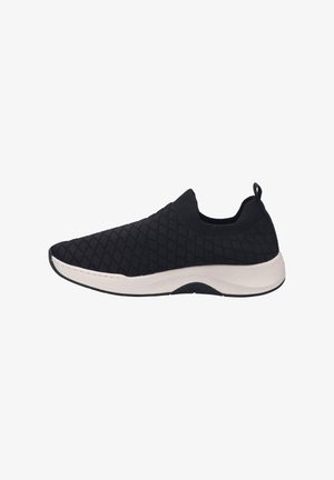 Schwarzer Slipper mit einem gesteppte Muster, runder Zehenpartie und einer kontrastierenden weißen Sohle mit strukturiertem Grip. Mit Zuglasche hinten.