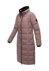 Langer, rosa gepolsterter Mantel mit hohem Kragen, schwarzen Akzenten, durchgehendem Reißverschluss und Taschen. verfügt über eine gesteppten Struktur und verlängerte Ärmel.
